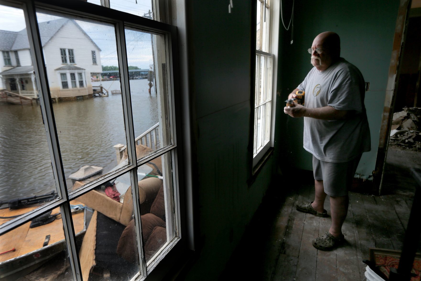 Clean up from the flood starting in Grafton